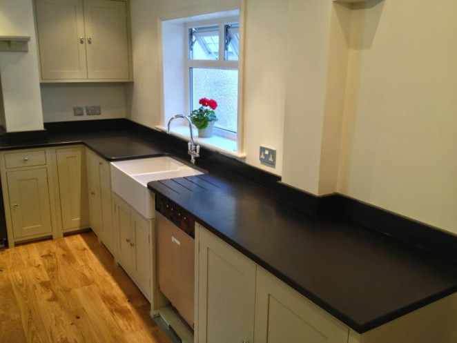 Venezia Stone Гранит Absolute Black Полоса 20Mm
