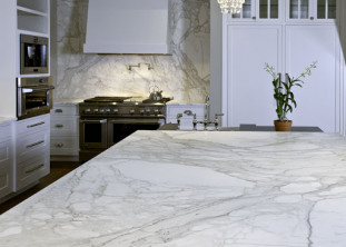 Venezia Stone Мрамор Calacatta Cremo Honed 20Mm