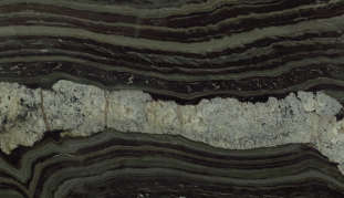 Venezia Stone Гранит Black River Слэбы 330x192